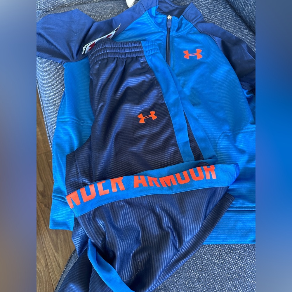 Under Armour youth XL Track Suit